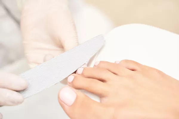 Beauté des pieds simple – Esthéticienne RosebyBeauty