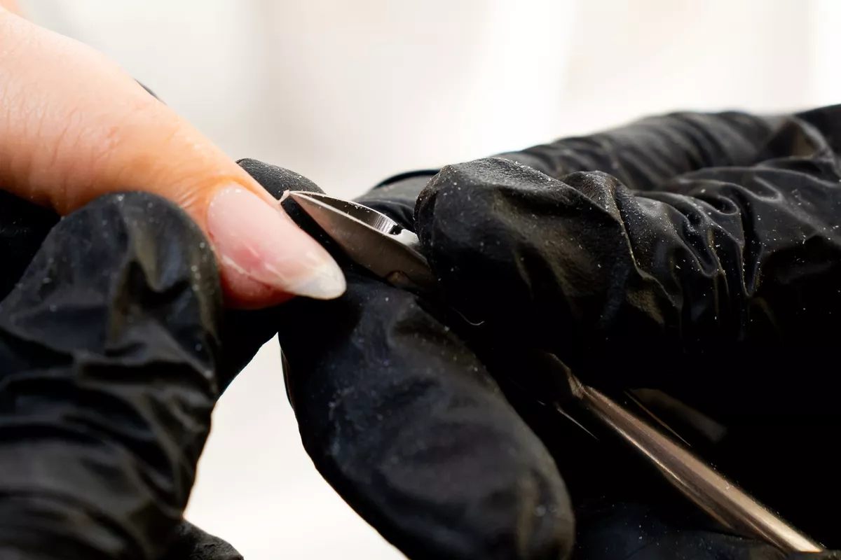 Pose de vernis simple + manucure soignée